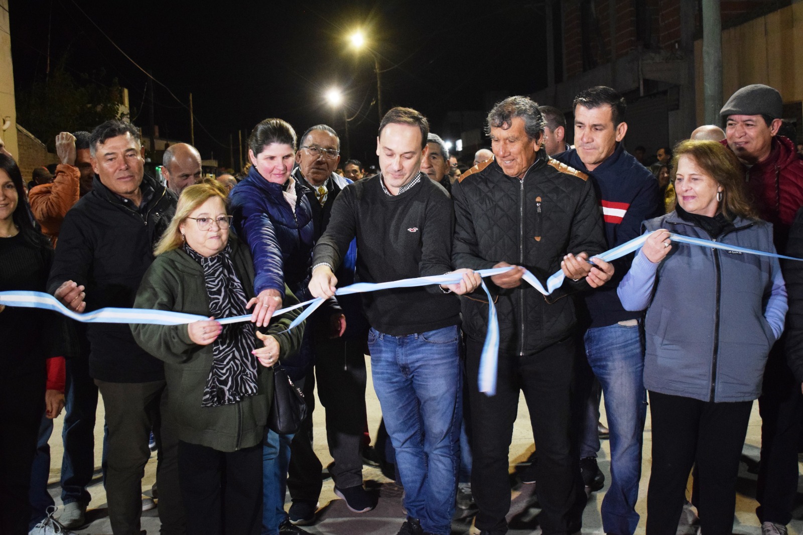 https://diarioprimerahora.com/images/2024/09/05/calle%20Rolon%20al%20Sur%20Inauguracion%209_thumbnail.jpg